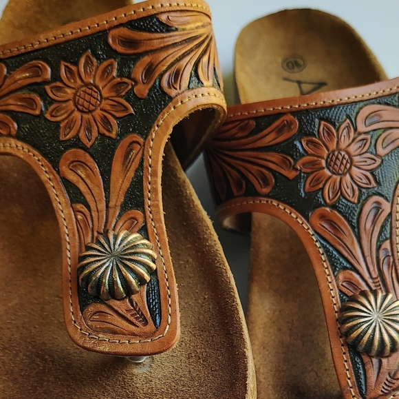 American Darling hand-carved genuine leather flip-flop sandals,women's sz 10. - Picture 11 of 17